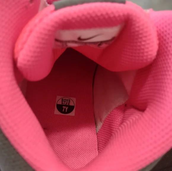 Nike - Picture 9 of 16